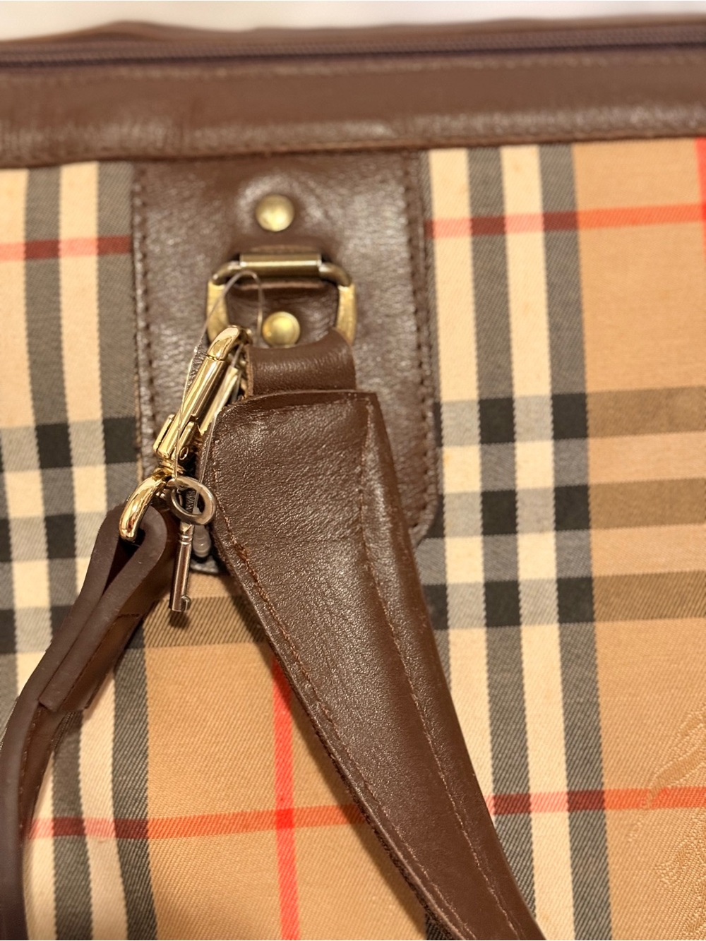 Burberry Boston Travel Bag With Removable Adjustable Strap And Lock And Key - Picture 2 of 16